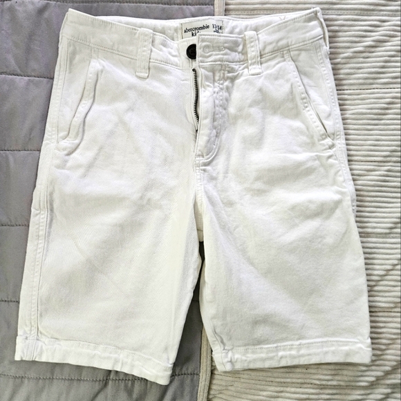 Abercrombie & Fitch Kids White Flat Front Shorts Size 13/14 - Picture 1 of 5